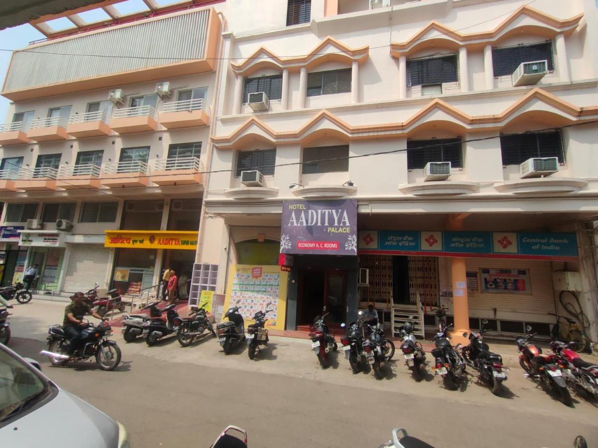 Hotel Aaditya Palace Bhusawal Bagian luar foto
