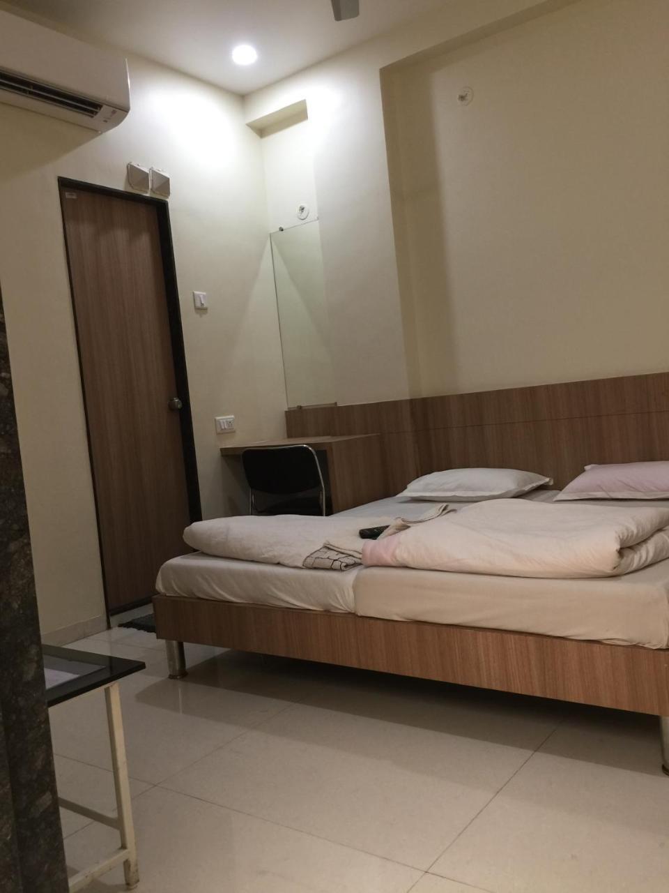 Hotel Aaditya Palace Bhusawal Bagian luar foto